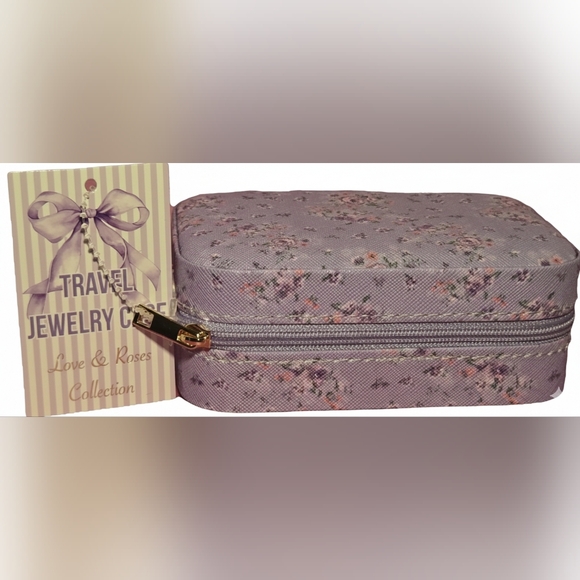 Source Unknown Other - Purple Floral Zip Up Travel Jewelry Case